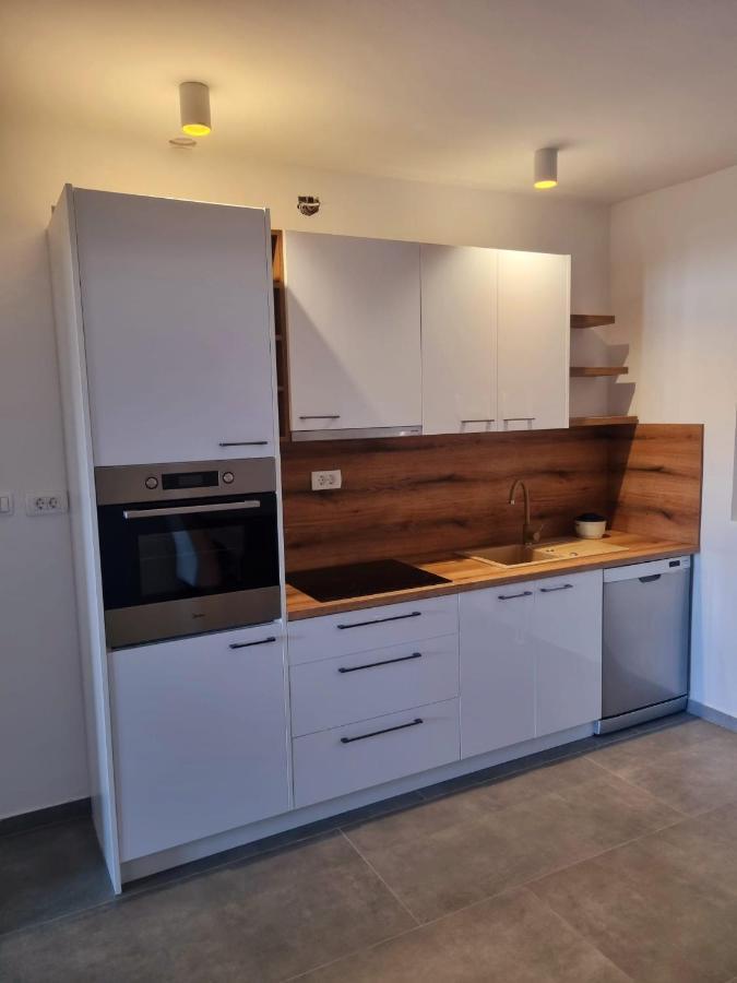 Sukošan Apartment Mate מראה חיצוני תמונה